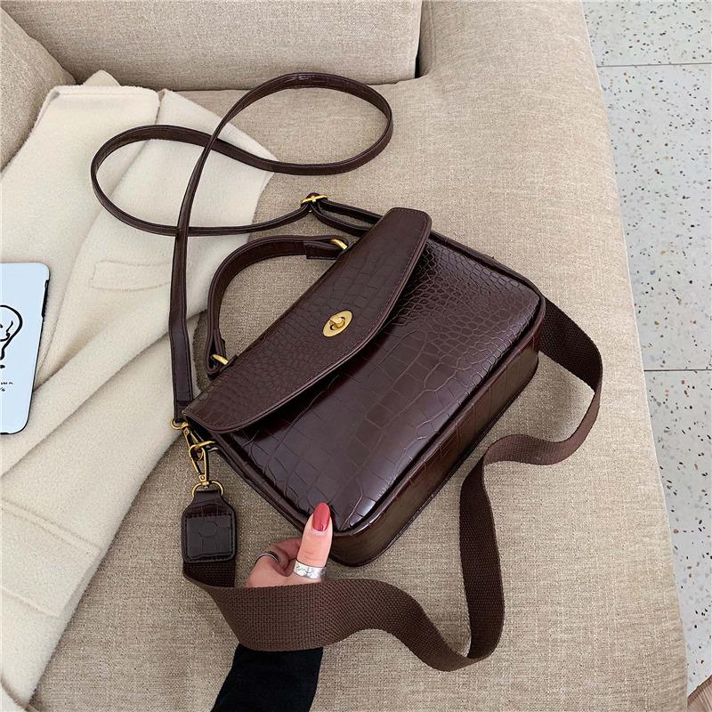 Alligator Pattern Crossbody Bag For Women 2021 New In Brand Designer Handbags Simple Brief Retro Leather Shoulder Message Bags, Black
Alligator Pattern Crossbody Bag For Women 2021 New In Brand Designer Handbags Simple Brief Retro Leather Shoulder Message Bags, Black