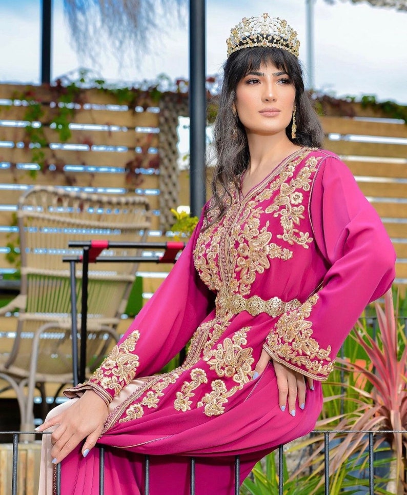 Elegant Fuchsia And Champagne Moroccan Kaftan Evening Dresses Gold Lace Appliques Beaded Long Sleeve Caftan Arabic Dubai Women Formal Wear Special Occ