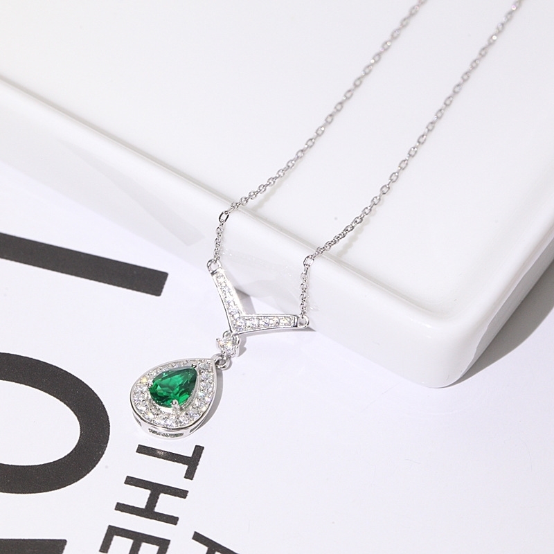 Noble S925 Silver Emerald Pendant with green female clavicle short necklace, Black
Noble S925 Silver Emerald Pendant with green female clavicle short necklace, Black