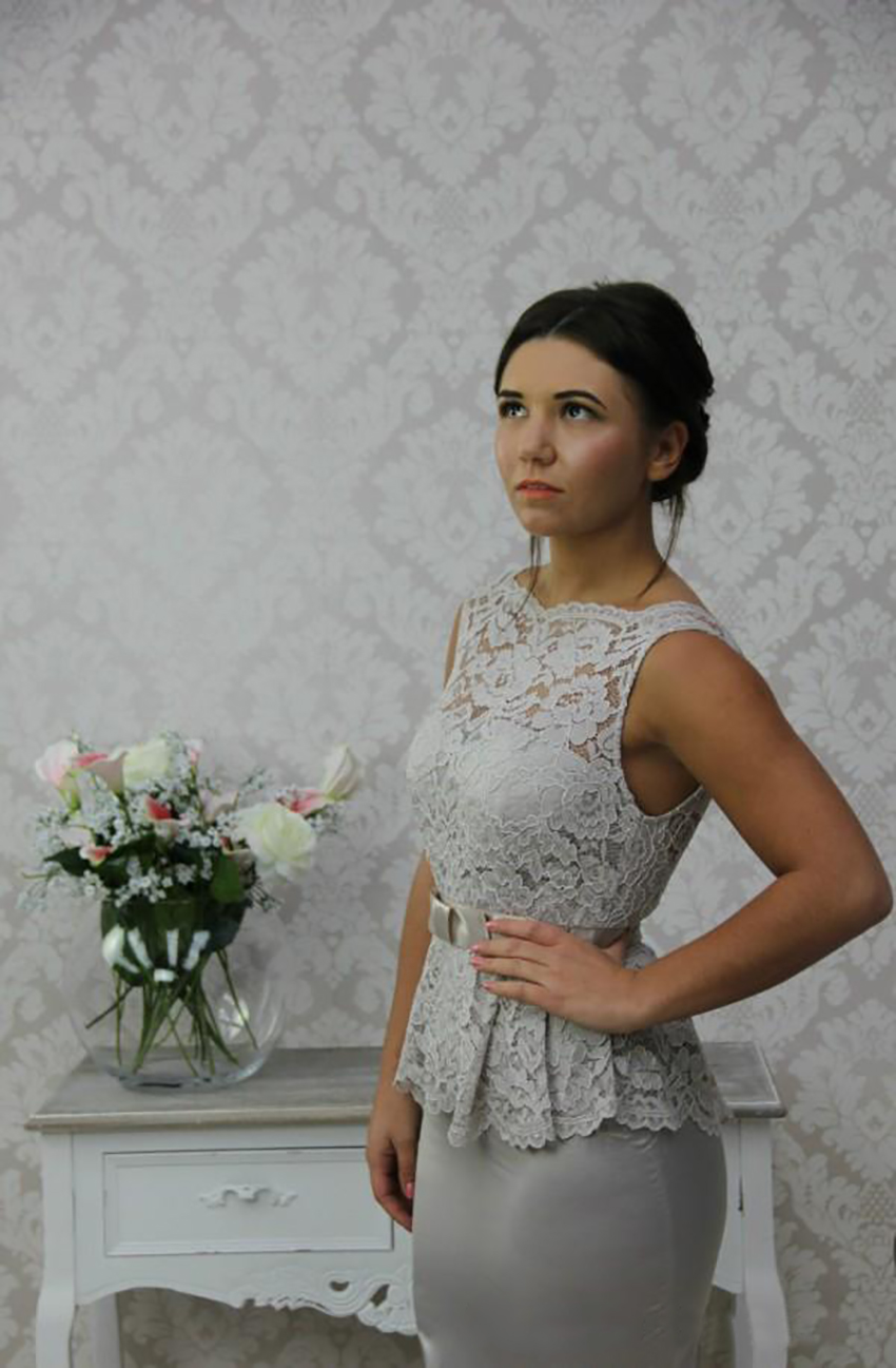 Elegant Bateau Neck Sleeveless Dresses Evening Backless Lace Bridesmaid Dress Mermaid Sweep Train With Sash Bow