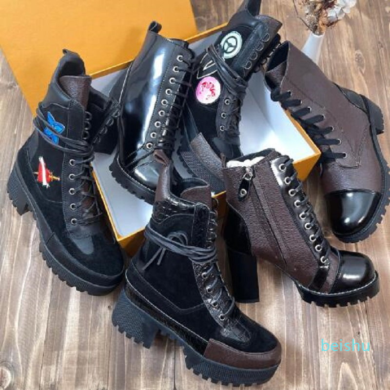 luxury designer Leather Women boots Martin Desert Boot flamingos Love arrow medal 100% real leathers coarse Winter designers shoes with box, Black
luxury designer Leather Women boots Martin Desert Boot flamingos Love arrow medal 100% real leathers coarse Winter designers shoes with box, Black