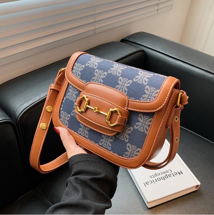 wholesale women leathers shoulder bags printed fashion handbag in winter street personality color matching leather messenger bag cover-shaped womens handbags
wholesale women leathers shoulder bags printed fashion handbag in winter street personality color matching leather messenger bag cover-shaped womens handbags