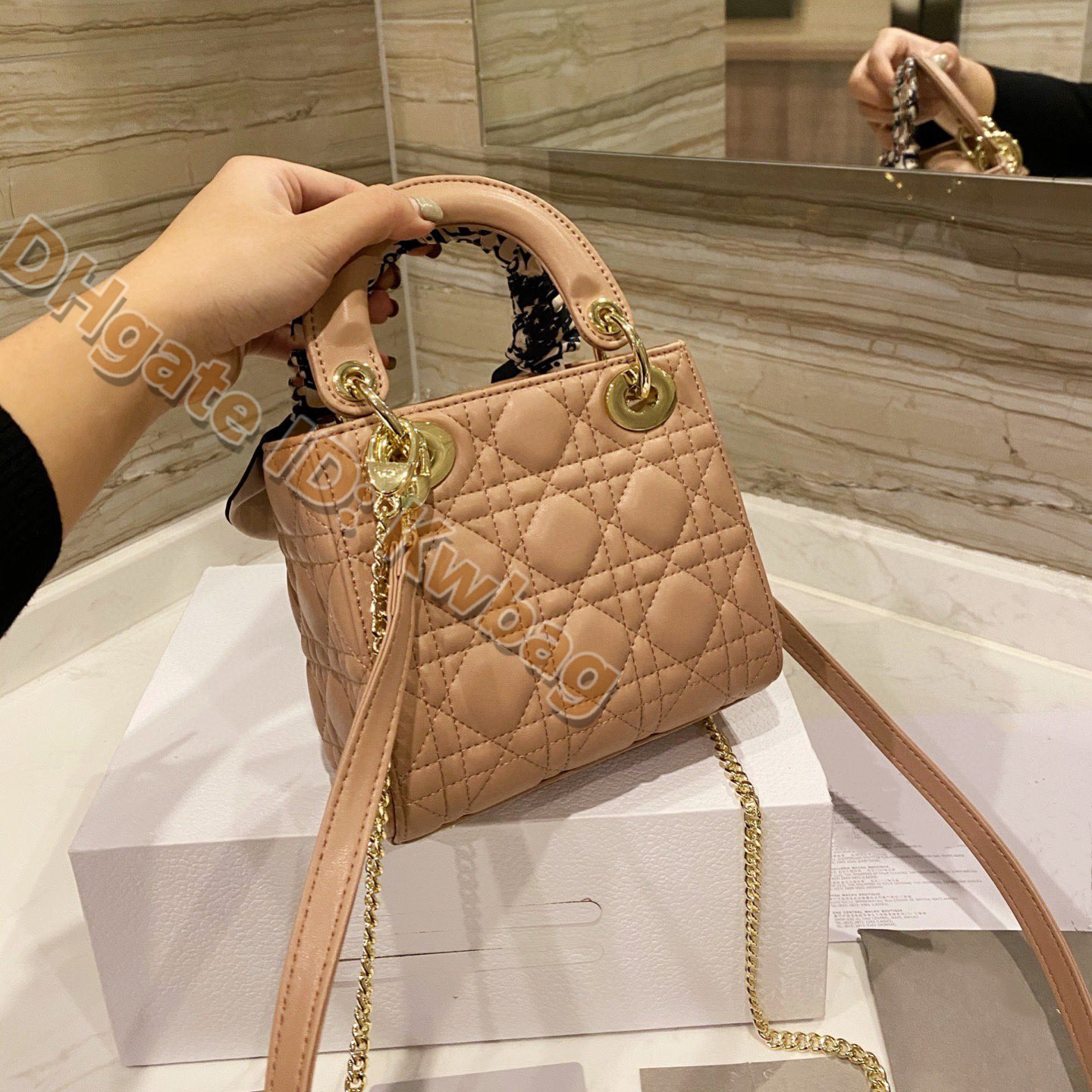 Lady Classic must-have Diamond Lattice bag 2021 Luxurys Designers Bags Shoulder Handbags women fashion Wallet crossbody handbag multicolor totes mini flap purses, No bags
Lady Classic must-have Diamond Lattice bag 2021 Luxurys Designers Bags Shoulder Handbags women fashion Wallet crossbody handbag multicolor totes mini flap purses, No bags