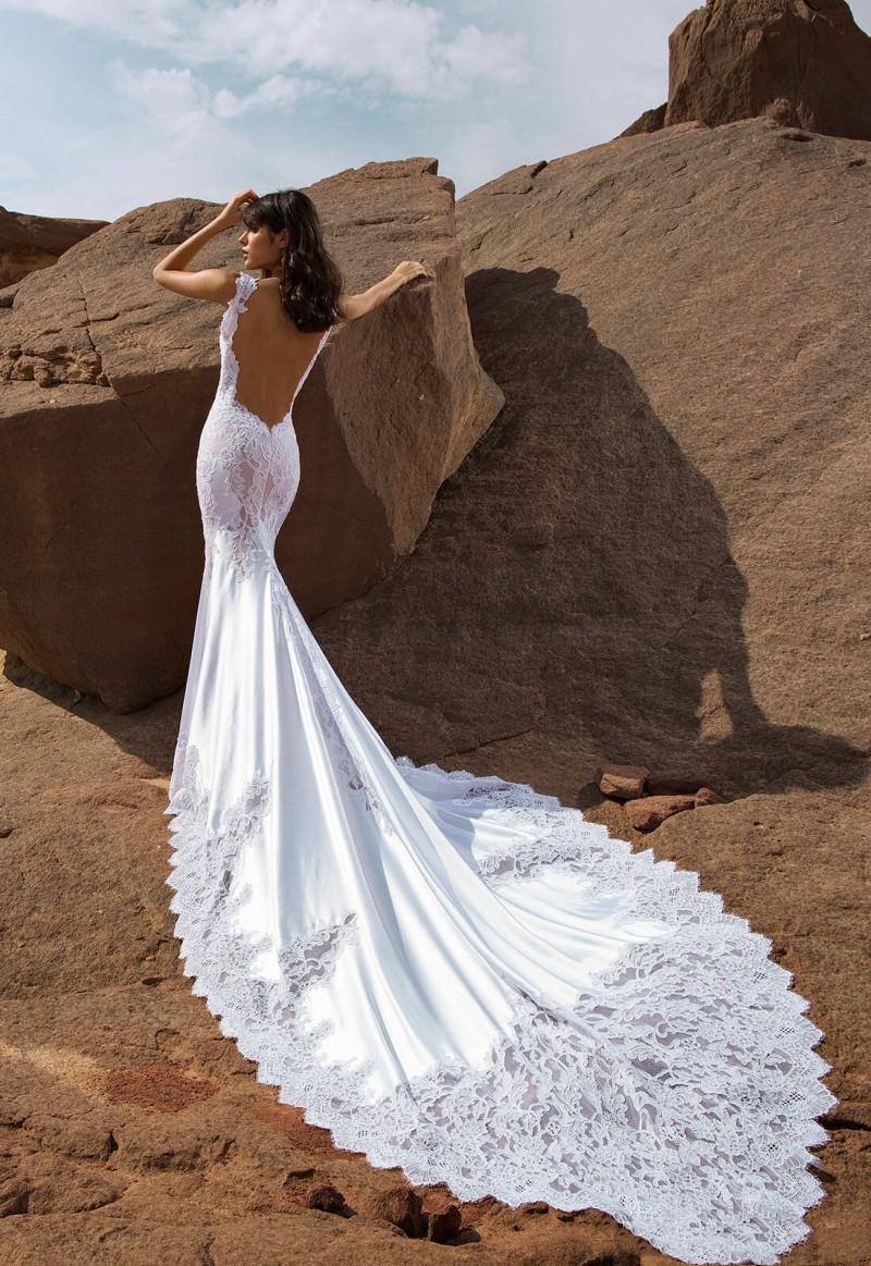 Plus Elegant Size Lace Mermaid Wedding Gowns Spaghetti Straps V Neck Appliques Open Back Chapel Train Bridal Dresses Vestidos De Noiva Custom Made Est