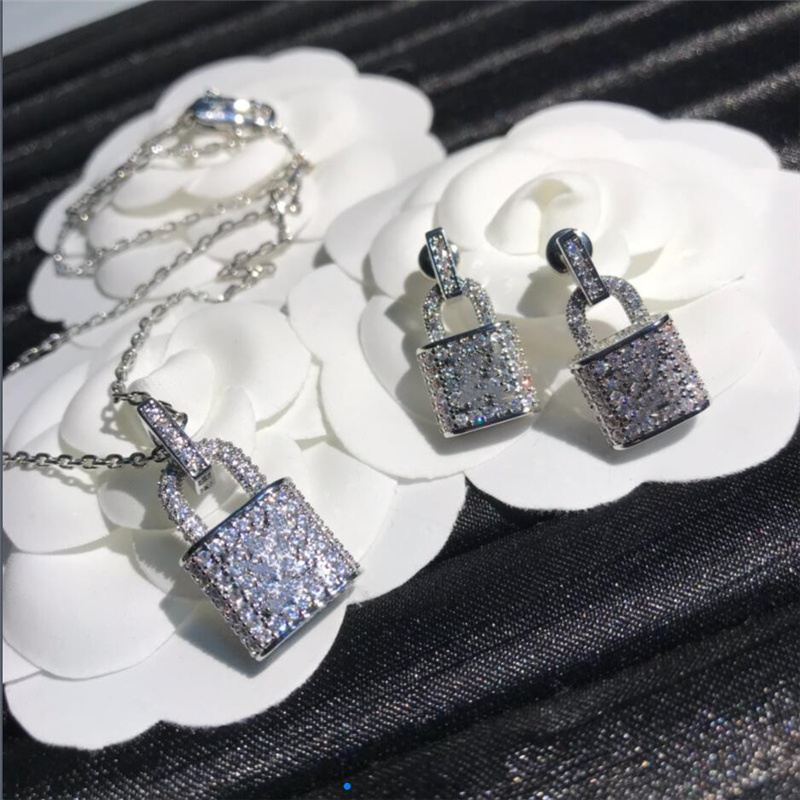 Luxury Pendant Necklaces Fashion for Man Woman Highly Quality Women Party Wedding Lovers gift hip hop jewelry, Box
Luxury Pendant Necklaces Fashion for Man Woman Highly Quality Women Party Wedding Lovers gift hip hop jewelry, Box