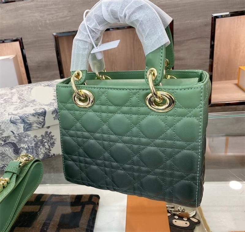 High quality women's Evening Bags female Leather handbags men woman purse wallet crossbody totes Unisex messenger fashion ladies shoulder bag LETTERSD51717, Size:20*17cm with logo
High quality women's Evening Bags female Leather handbags men woman purse wallet crossbody totes Unisex messenger fashion ladies shoulder bag LETTERSD51717, Size:20*17cm with logo