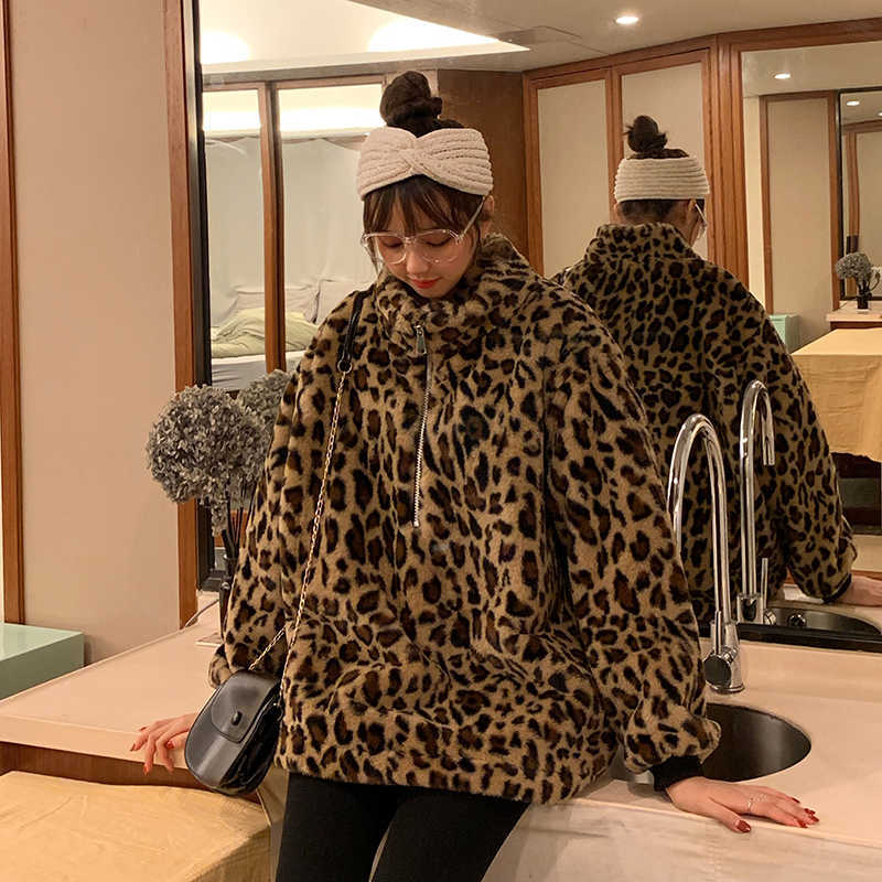 Winter loose retro leopard print plush padded pullover sweater women plus velvet warm jacket 210910