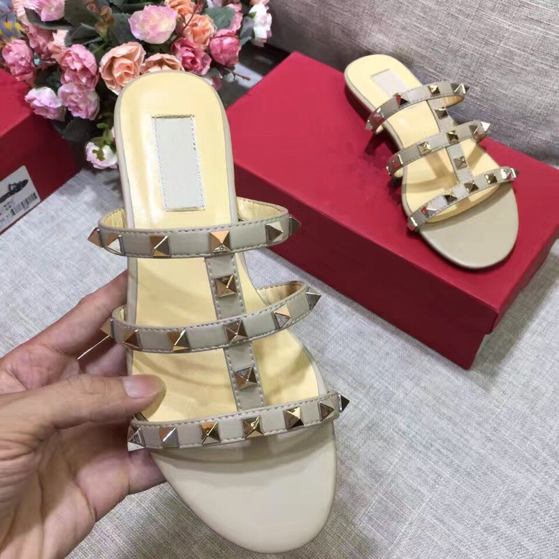 Women Slippers Rivets Spiked Gladiator Flat Women Sandals Stones Studded Flip Sandal Big Size Designer Women Shoes Summer 34-42, Black
Women Slippers Rivets Spiked Gladiator Flat Women Sandals Stones Studded Flip Sandal Big Size Designer Women Shoes Summer 34-42, Black