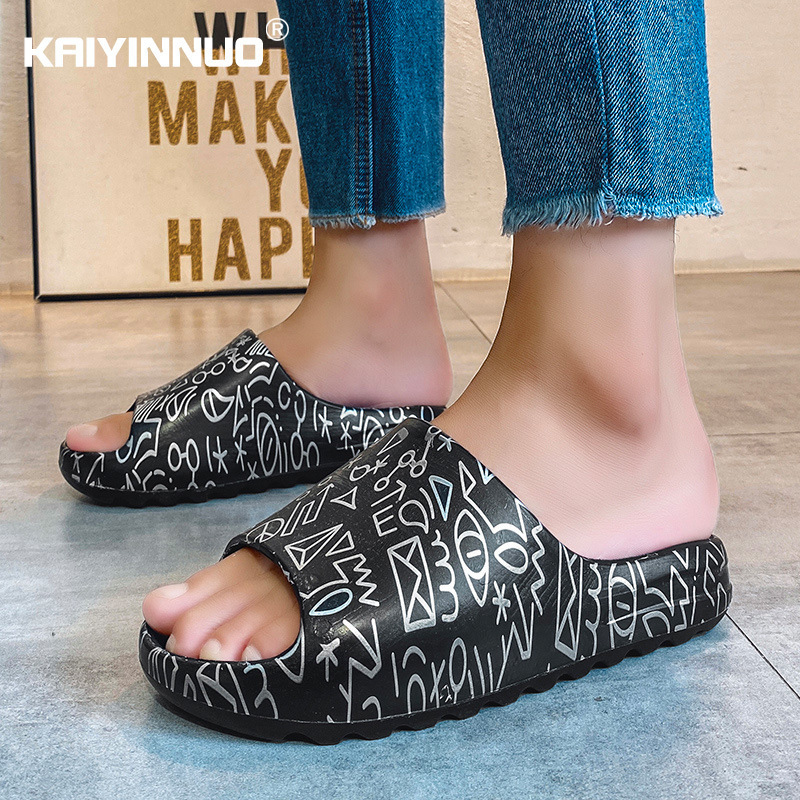 e Summer 2022 Slippers Men and Women Trendy Outdoor Net Infrared Wear Summer Flip Sesame Street Trendy Beach Shoes 220224