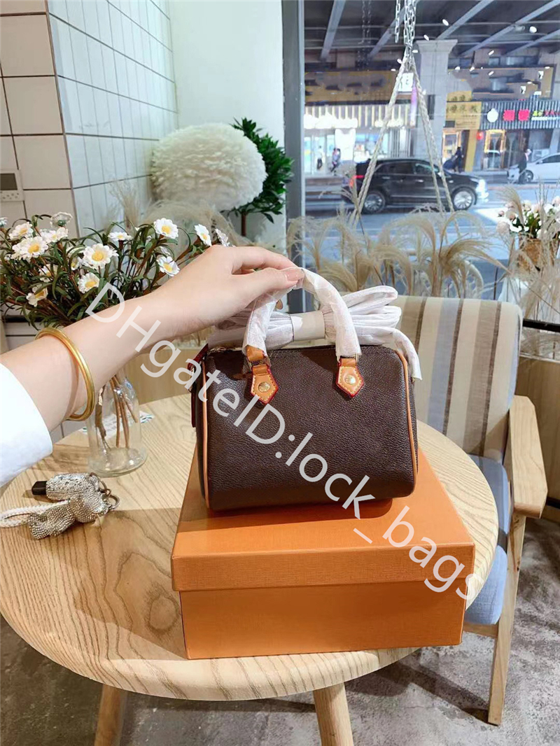 Hight quality Fashionable Handbags Shoulders Handbag Four different sizes Metal Zipper Slot Pocket Pillow Bag Shoulder Bags Lady Fashion Cross Body, Color w
Hight quality Fashionable Handbags Shoulders Handbag Four different sizes Metal Zipper Slot Pocket Pillow Bag Shoulder Bags Lady Fashion Cross Body, Color w