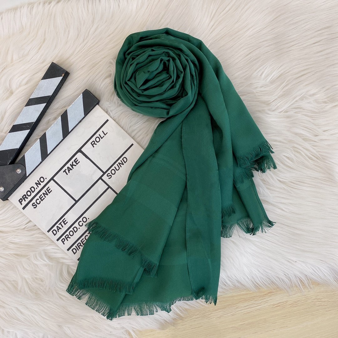New luxury Designer women's silk scraf Classic letter printing pattern long scarves Light and soft Shawl Four-season serviceable 180cm L
New luxury Designer women's silk scraf Classic letter printing pattern long scarves Light and soft Shawl Four-season serviceable 180cm L