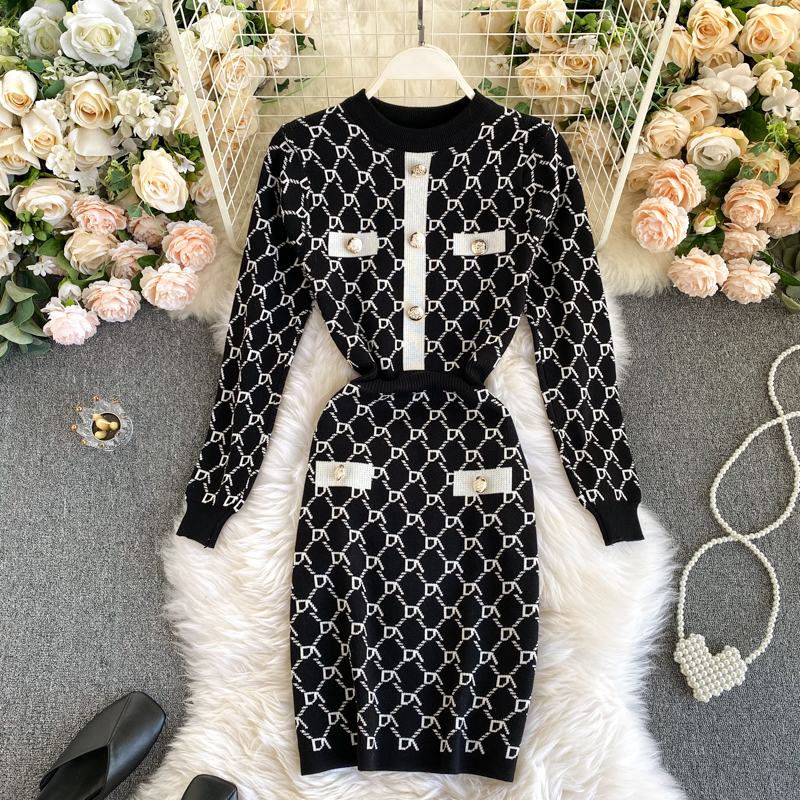 2021 New Hepburn style pattern knit dress, round neck, long-sleeved waist, thin, feminine, ladies temperament, hip short skirt BDCR 0 BC0Q, Black
2021 New Hepburn style pattern knit dress, round neck, long-sleeved waist, thin, feminine, ladies temperament, hip short skirt BDCR 0 BC0Q, Black
