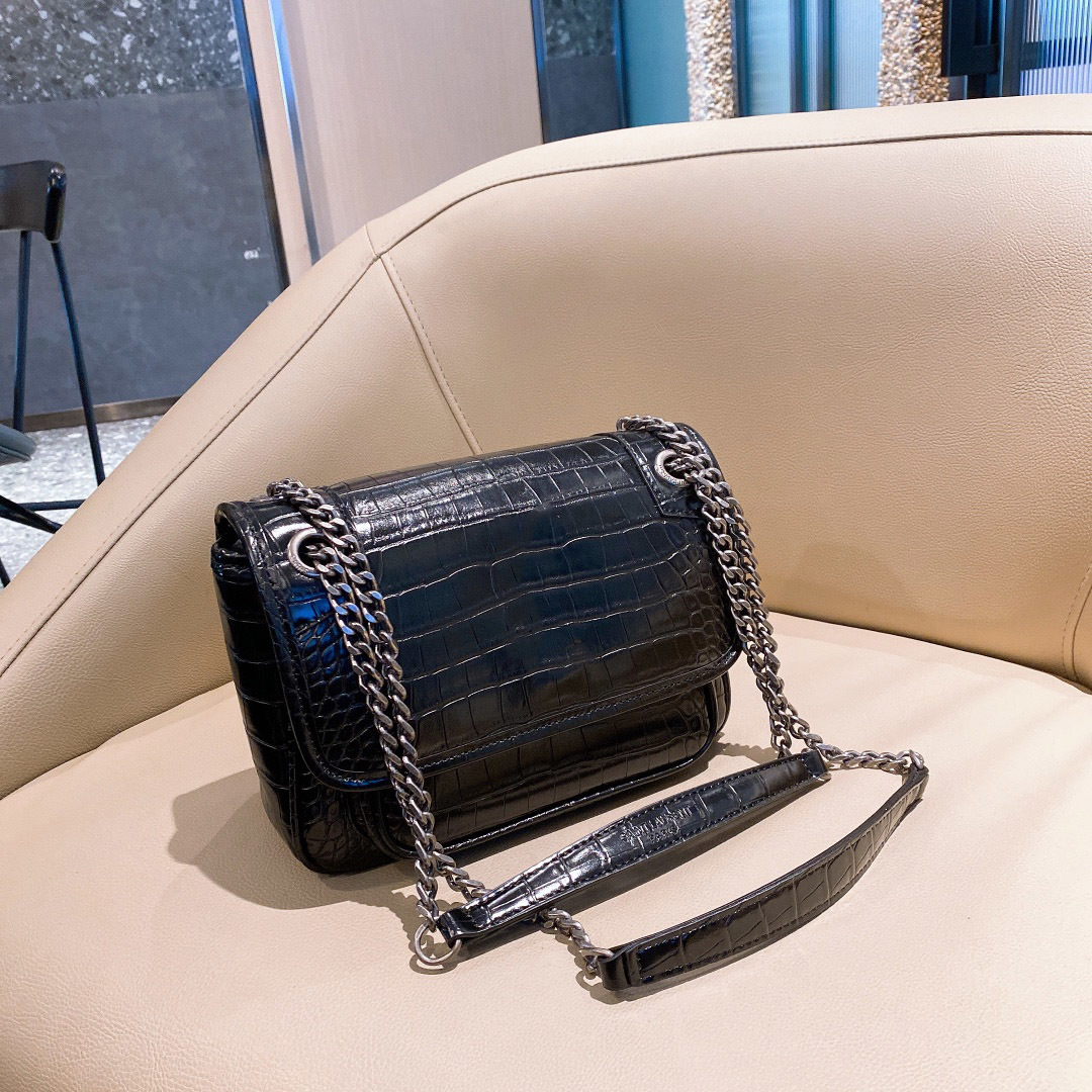2021 fashionable and beautiful ladies famous shoulder bag leather chain messenger bag fashionable size:Base size:22*9*16cm1, Black
2021 fashionable and beautiful ladies famous shoulder bag leather chain messenger bag fashionable size:Base size:22*9*16cm1, Black
