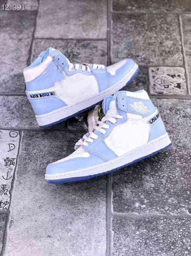 Shoes 1 OG North Carolina Blau CV3045-006 Arrival Jumpman 1 Lucky Green Dark Mocha University Blue Obsidian Men Design, Bubble wrap packaging
Shoes 1 OG North Carolina Blau CV3045-006 Arrival Jumpman 1 Lucky Green Dark Mocha University Blue Obsidian Men Design, Bubble wrap packaging