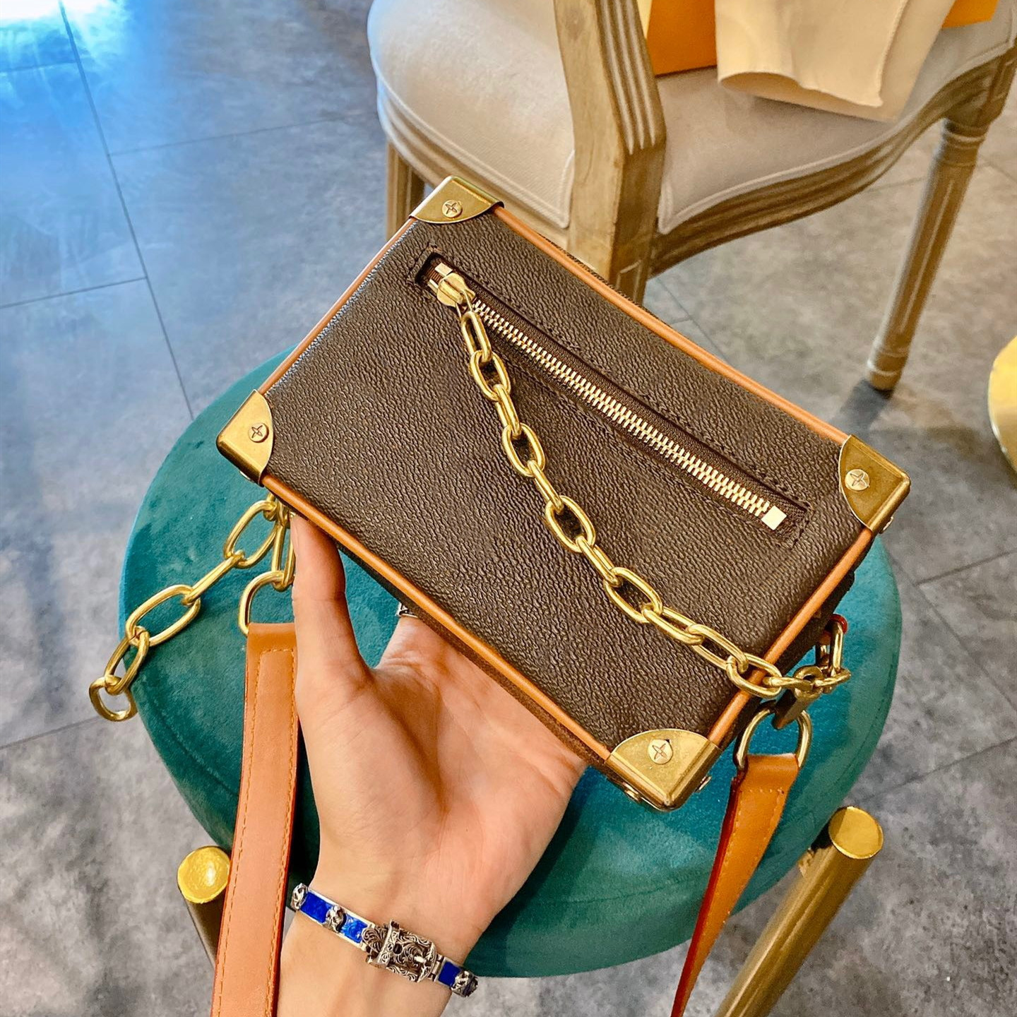 Designers Luxurys Soft Trunk Shoulder Bags Old Flower Leather Men's/Women's Fashion Chain Crossbody Messenger Bag Famous Brand Lad
Designers Luxurys Soft Trunk Shoulder Bags Old Flower Leather Men's/Women's Fashion Chain Crossbody Messenger Bag Famous Brand Lad
