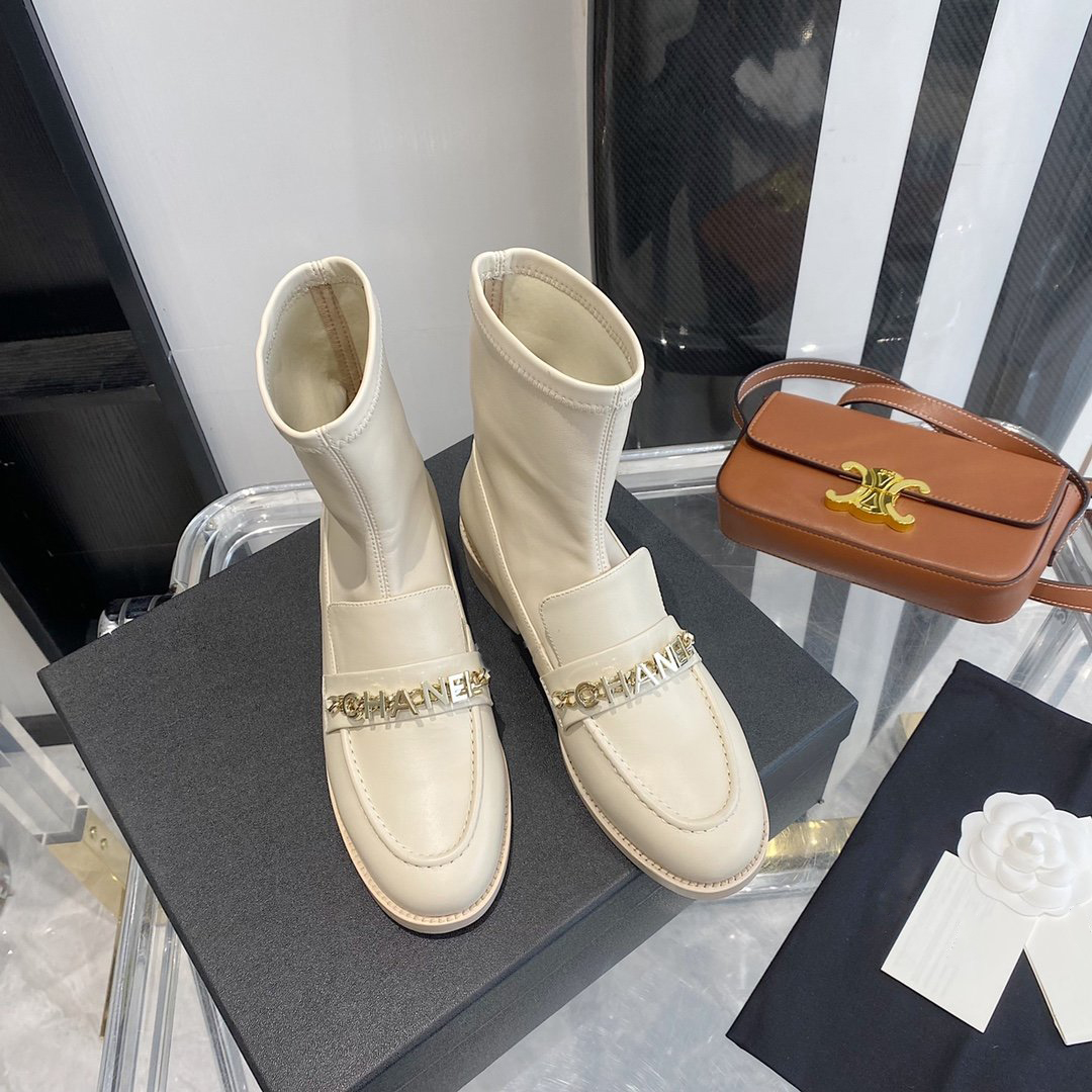 2021 the european and american wind luxury designer chelsea boots autumn winter round head slack mouth female large base contracted joker 00, Black
2021 the european and american wind luxury designer chelsea boots autumn winter round head slack mouth female large base contracted joker 00, Black