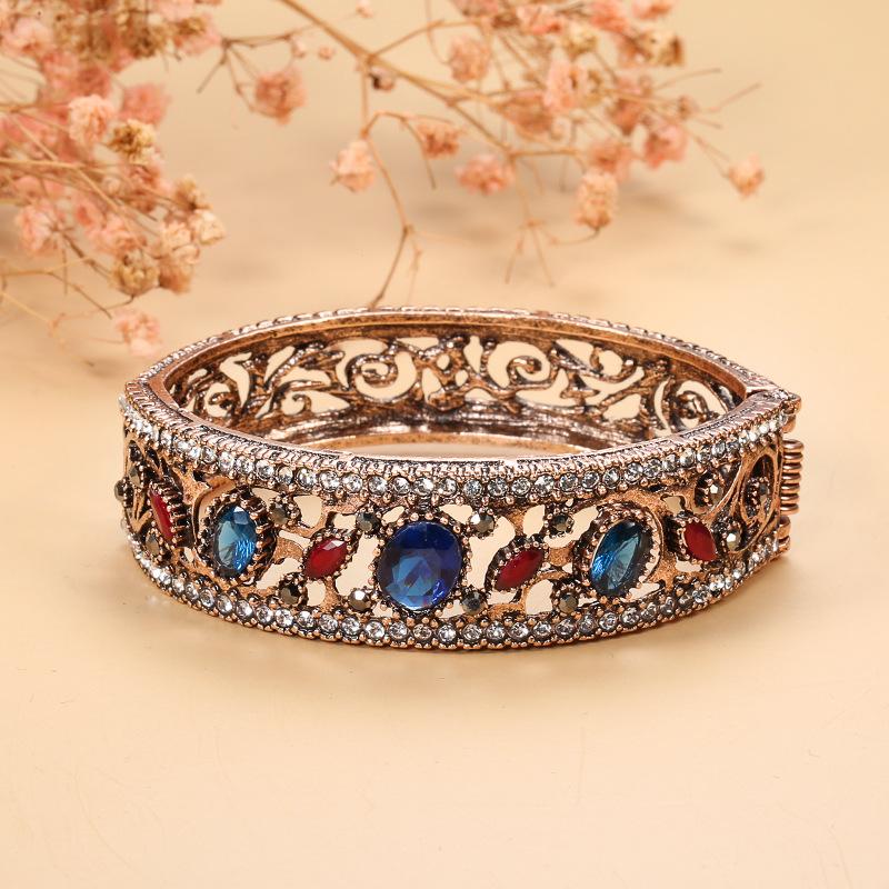 Bangle Vintage Classic Cat's Eye Resin Inlaid Crystal Bohemian Women's Bracelet
Bangle Vintage Classic Cat's Eye Resin Inlaid Crystal Bohemian Women's Bracelet