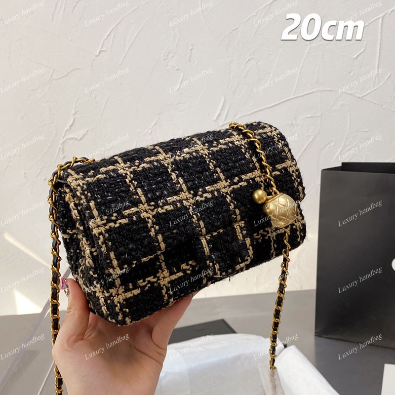 2021 17C/20C Famous Designers Shoulder Bags Classic Mini Flap Square Tweed Check Tartan Matelasse Chian With Gold Ball Crossbody Quilted Two-tone Luxury_handbags, 17cm black
2021 17C/20C Famous Designers Shoulder Bags Classic Mini Flap Square Tweed Check Tartan Matelasse Chian With Gold Ball Crossbody Quilted Two-tone Luxury_handbags, 17cm black
