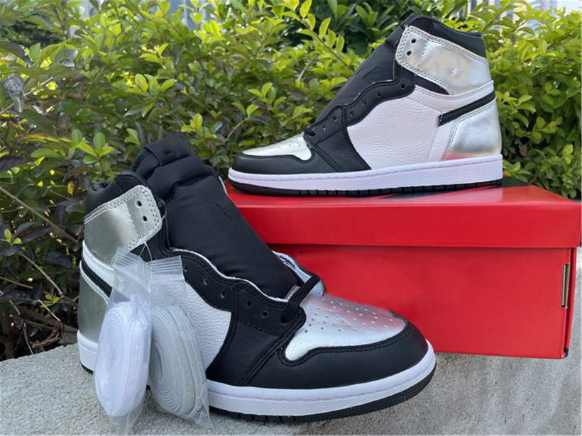 Special Edition Jumpman 1 OG WMNS Silver Toe Basketball Shoes Mens Womens Trainers Sports Sneakers Runners Top Quality Full Size 36--46, Cream
Special Edition Jumpman 1 OG WMNS Silver Toe Basketball Shoes Mens Womens Trainers Sports Sneakers Runners Top Quality Full Size 36--46, Cream