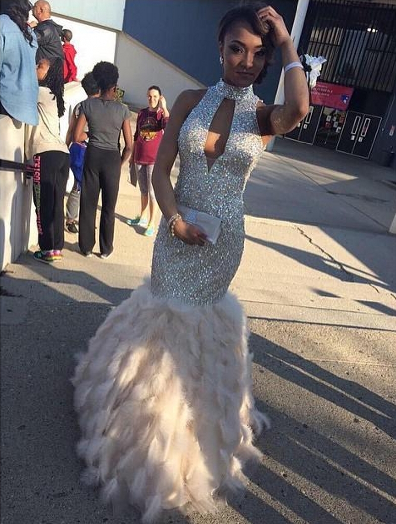 2021 New Stunning Sequined Feather Prom Es Long Rhinestones Beaded High Neck Formal Gowns Floor Length Evening Pageant A914
2021 New Stunning Sequined Feather Prom Es Long Rhinestones Beaded High Neck Formal Gowns Floor Length Evening Pageant A914