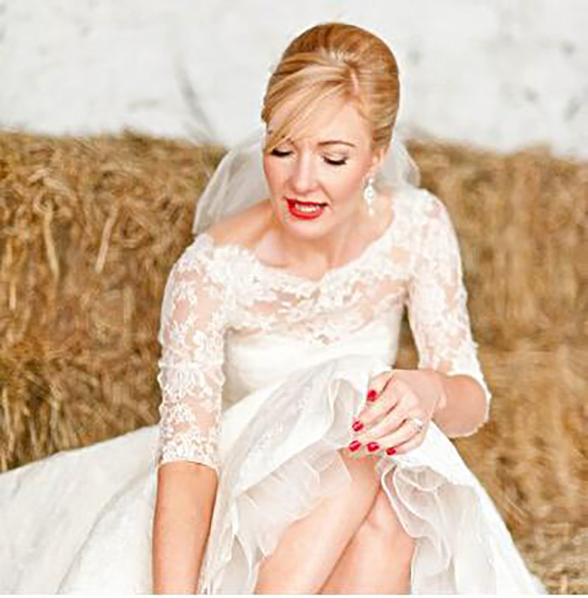Elegant Lace Short Wedding Dress with Scoop Neckline and Bow Sash