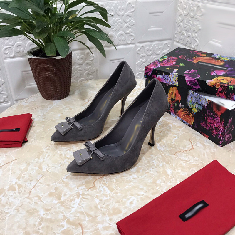 2021 Good Quality Fashion Women Luxurys Designers Shoes Designer Sandals Womens Luxury High Heels Sandal Dress Shoess With Box Size 35-41 -H631, Grey
2021 Good Quality Fashion Women Luxurys Designers Shoes Designer Sandals Womens Luxury High Heels Sandal Dress Shoess With Box Size 35-41 -H631, Grey
