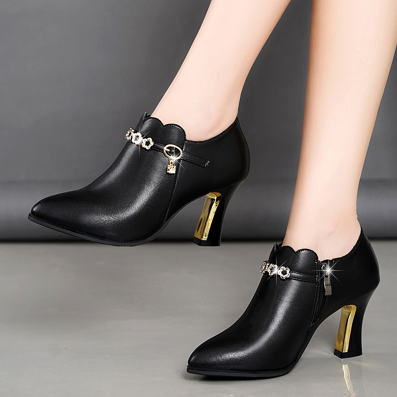 Plus Size Women Ankle Boots 2021 Winter Warm Plush Chain High Heels Dress Shoes Pointed Toe Black Booties Ladies Shoes 8377N
Plus Size Women Ankle Boots 2021 Winter Warm Plush Chain High Heels Dress Shoes Pointed Toe Black Booties Ladies Shoes 8377N