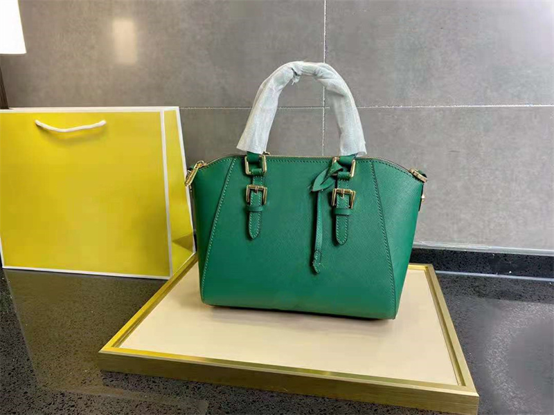Personalized bags Ladies fashion designer luxury top-quality shoulder bag Handbag All-match messenger handbags Classic retro style styles Mu
Personalized bags Ladies fashion designer luxury top-quality shoulder bag Handbag All-match messenger handbags Classic retro style styles Mu