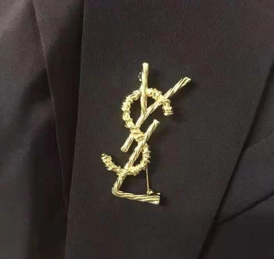 2021 new European and American Brass coat Brooch women's fashion temperament pin simple personalized Brooch accessories
2021 new European and American Brass coat Brooch women's fashion temperament pin simple personalized Brooch accessories