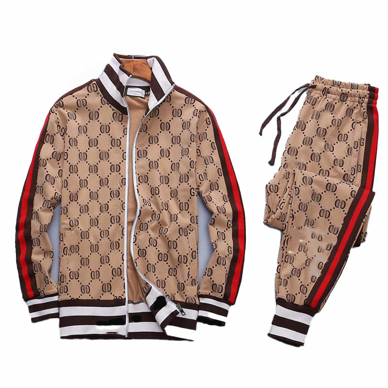 2021 Mens Summer tracksuit fashion Pullovers t-shirt Classic trend Shorts Sportswear Outfits designer round neck Black and White male women suit Sweat Suits
2021 Mens Summer tracksuit fashion Pullovers t-shirt Classic trend Shorts Sportswear Outfits designer round neck Black and White male women suit Sweat Suits