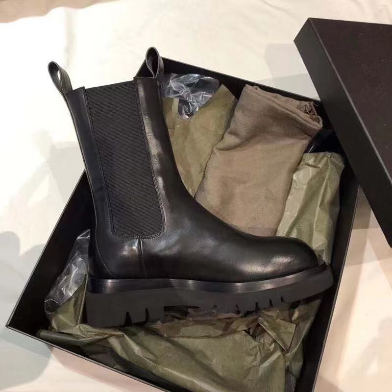 designer boots Classic Leather Thick-soled Desert MartinBoot Winter Ladies High Heel 5.5cm Chirstmas Halloween Easter Day Shoelace Box Womens Designers Boot shoes, Grey
designer boots Classic Leather Thick-soled Desert MartinBoot Winter Ladies High Heel 5.5cm Chirstmas Halloween Easter Day Shoelace Box Womens Designers Boot shoes, Grey