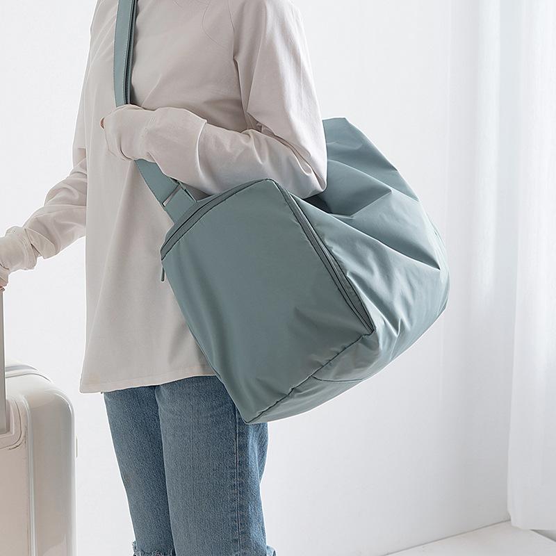 Large Capacity Sports Fitness Shoulder Bag Women Waterproof Durable Duffles Bag Ultralight Suit Storage Crossbody Bags XA555F, Black
Large Capacity Sports Fitness Shoulder Bag Women Waterproof Durable Duffles Bag Ultralight Suit Storage Crossbody Bags XA555F, Black