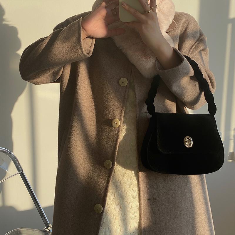 Vintage Matte Leather Women Handbags Design Woven Strap Shoulder Luxury Pu Chains Crossbody Messenger Bag Lady Chic Small Purses, Black
Vintage Matte Leather Women Handbags Design Woven Strap Shoulder Luxury Pu Chains Crossbody Messenger Bag Lady Chic Small Purses, Black