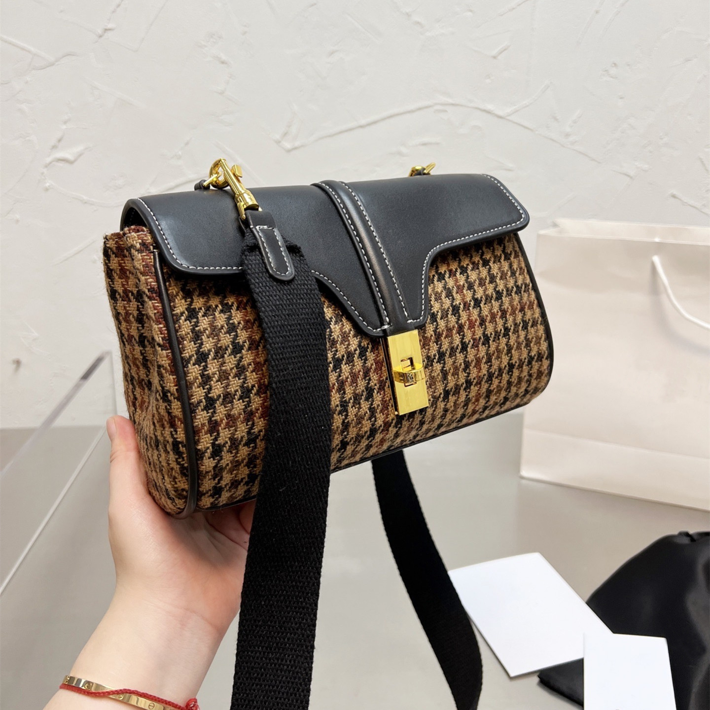 Shoulder bag high quality woman bags handbag chain cross Body wallet exquisite hardware perfect texture, Khaki.1
Shoulder bag high quality woman bags handbag chain cross Body wallet exquisite hardware perfect texture, Khaki.1