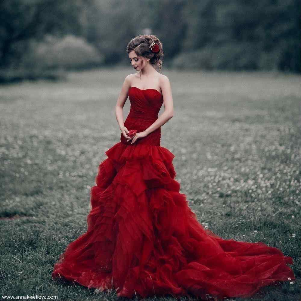 2021 Dark Red Wedding Dresses Mermaid Tiered Skirt Ruffles Custom Made Sweep Train Sweetheart Neckline Country Wedding Gown vestido de novia