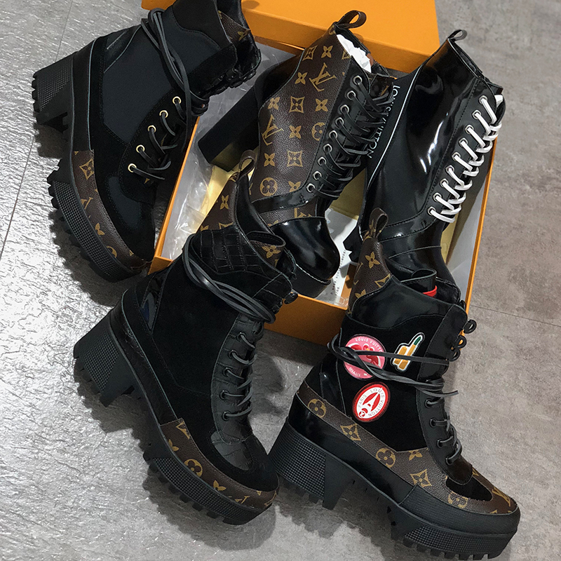 New women winter Platform Desert Boots Genuine Leather Ankle Boot Martin Shoes Print Check tweed Embroidered with belt Good quality, Sock
New women winter Platform Desert Boots Genuine Leather Ankle Boot Martin Shoes Print Check tweed Embroidered with belt Good quality, Sock