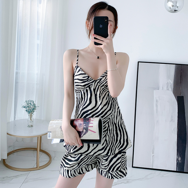Lady Zebra 2pc Paige's Comic Strip Sexy House Clothes Necklace a String Jacket Upstairs Short Pants Summer Satan Nightwear R0a5, Beige
Lady Zebra 2pc Paige's Comic Strip Sexy House Clothes Necklace a String Jacket Upstairs Short Pants Summer Satan Nightwear R0a5, Beige