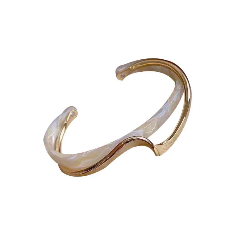 Bangle Niche Design Hollowed Out Metal Cold Wind Bracelet Ins Temperament Fashion Sense Female Jewelry
Bangle Niche Design Hollowed Out Metal Cold Wind Bracelet Ins Temperament Fashion Sense Female Jewelry