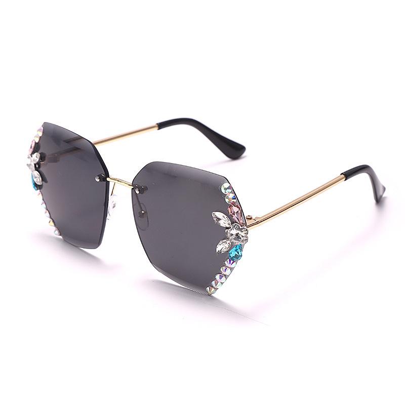 Sunglasses Vintage Fashion Oversized Rimless Women Famous Ocean Lens Eyewear Ladies Trending Bling Diamond Sun Glasses UV400
Sunglasses Vintage Fashion Oversized Rimless Women Famous Ocean Lens Eyewear Ladies Trending Bling Diamond Sun Glasses UV400