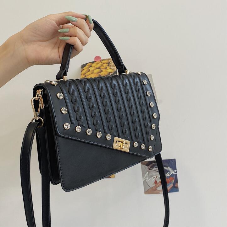 Factory Outlet women leathers shoulder bag retro embossed striped handbags small fresh triangle flip leather handbag fashion diamond messenger bags 8 colors 
Factory Outlet women leathers shoulder bag retro embossed striped handbags small fresh triangle flip leather handbag fashion diamond messenger bags 8 colors