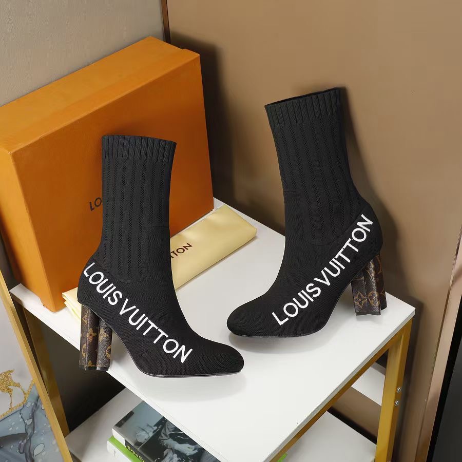 Women sock Silhouette Ankle Boot High heels Winter Warn Botas Stretch Fabric Bootie Monogram Flower Heel Ladies Wedding Party Shoes
Women sock Silhouette Ankle Boot High heels Winter Warn Botas Stretch Fabric Bootie Monogram Flower Heel Ladies Wedding Party Shoes