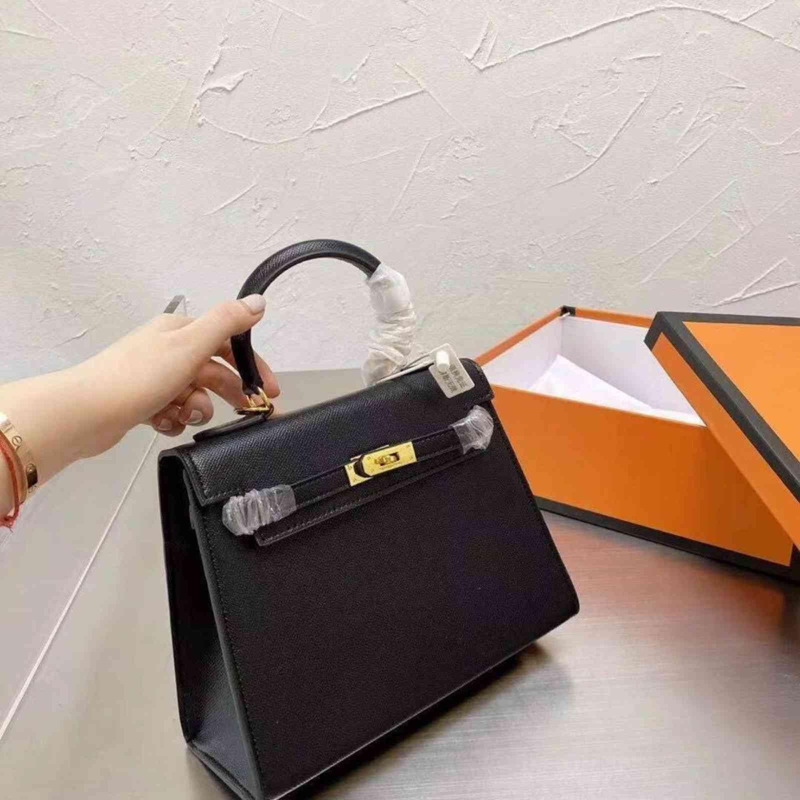 Leather Hanhhelh Bags Women Crossbohy Harhware Histribution Pony Scarf 25cm Kely Bag Hesigners h fgR Hermè s
Leather Hanhhelh Bags Women Crossbohy Harhware Histribution Pony Scarf 25cm Kely Bag Hesigners h fgR Hermè s