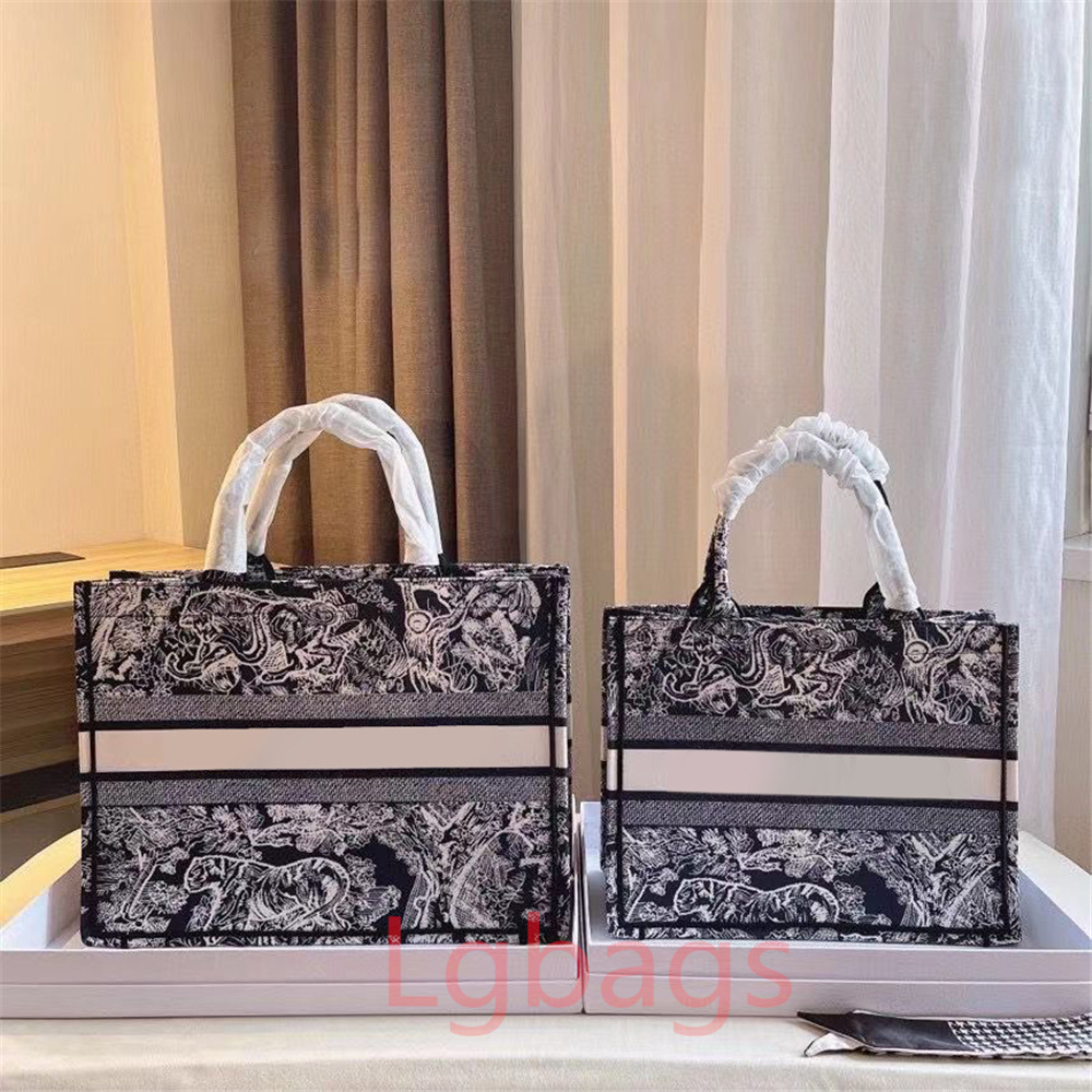 2021 Fashion Handbags Designer Bag Print Embroidery Multicolor Single Shoulder Large Capacity Bucket Shopping Bags, Original box
2021 Fashion Handbags Designer Bag Print Embroidery Multicolor Single Shoulder Large Capacity Bucket Shopping Bags, Original box