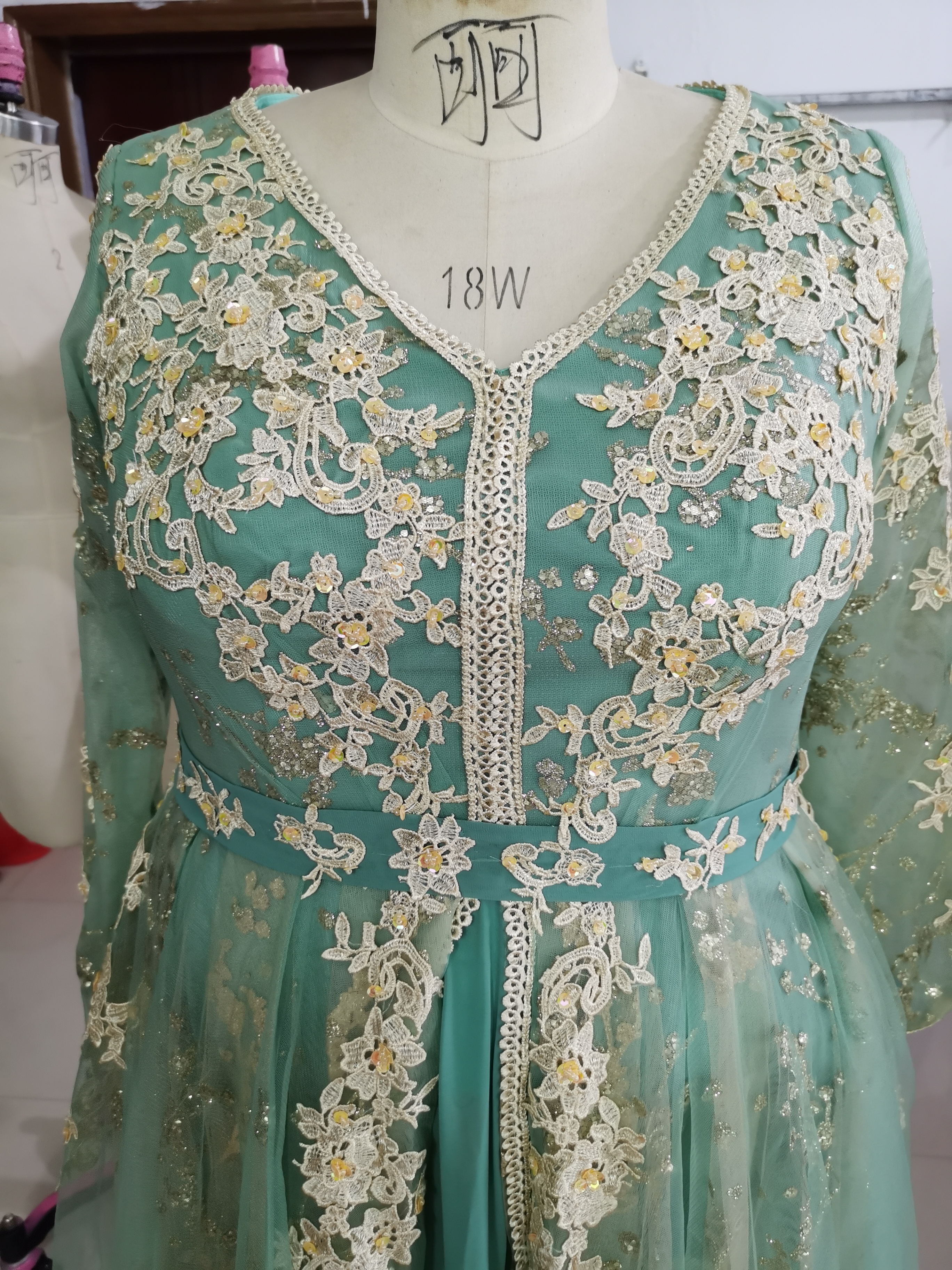 2021 Dark Sage Arabic Moroccan Kaftan Prom Dresses A Line Applique Gold Lace Beaded Muslim Long Sleeve Formal Evening Gowns Prom Party Dress