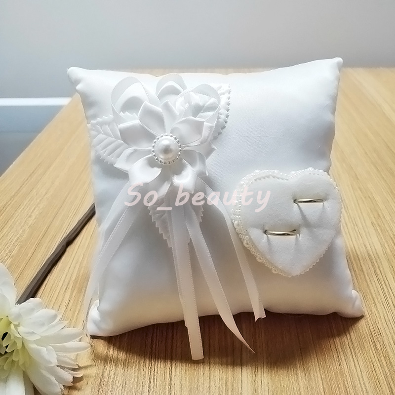 White Flower Bud Wedding Ring Pillow with Heart Setting Satin Cushion Party Suppliers High Quality