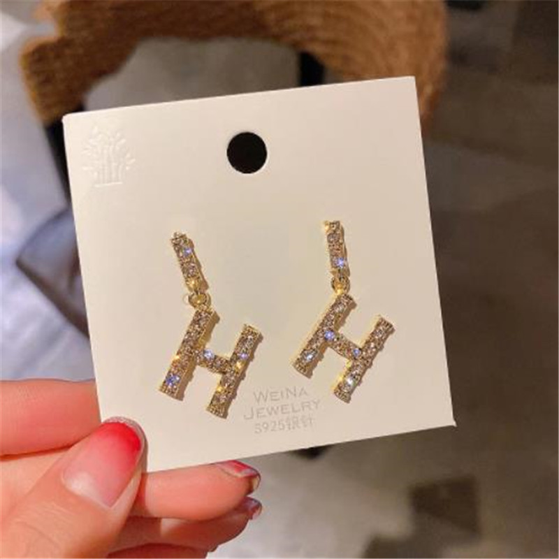 Brand Long Chain Letter H Hanging Earrings For Women Crystal Big Dangle Earring Wedding Jewelry Statement
Brand Long Chain Letter H Hanging Earrings For Women Crystal Big Dangle Earring Wedding Jewelry Statement