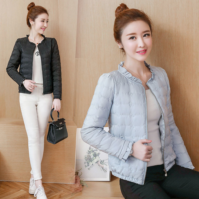 2021 New Women Cotton Padded Coats Casual Ruffles o Neck Rose Embroidery Short Winter Wadded Jacket Female Korean Thin Solid Jackets 6dbw, Black
2021 New Women Cotton Padded Coats Casual Ruffles o Neck Rose Embroidery Short Winter Wadded Jacket Female Korean Thin Solid Jackets 6dbw, Black