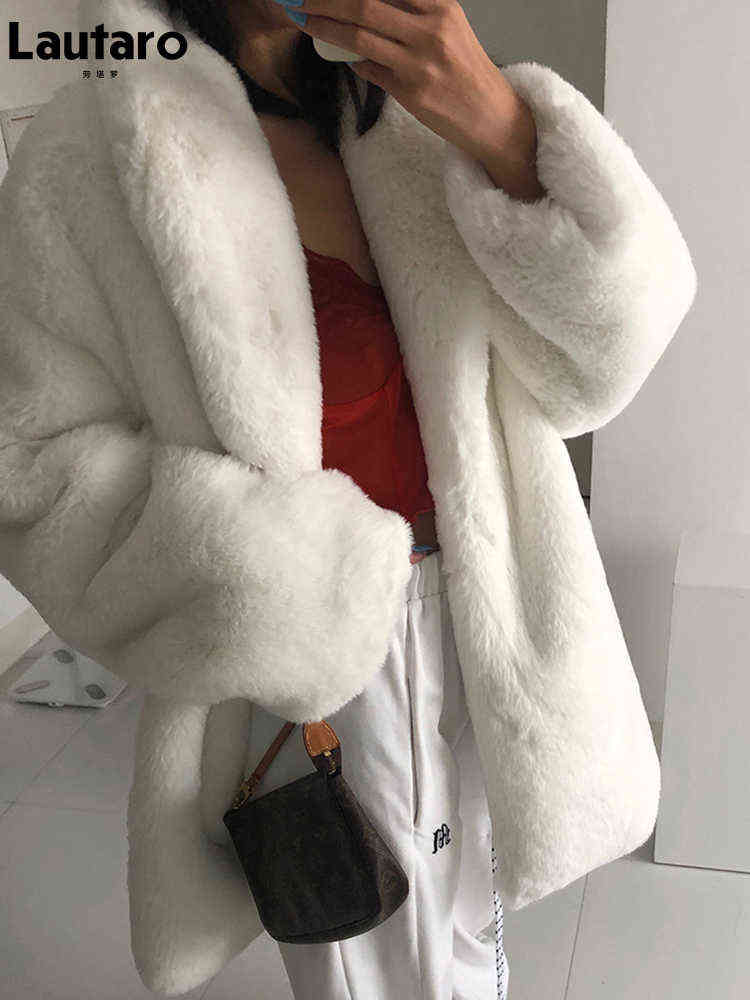 Lautaro Winter Oversized Thick Warm White Fluffy Faux Fur Coat Women Long Sleeve Loose Casual Stylish Korean Fashion Streetwear 211123
