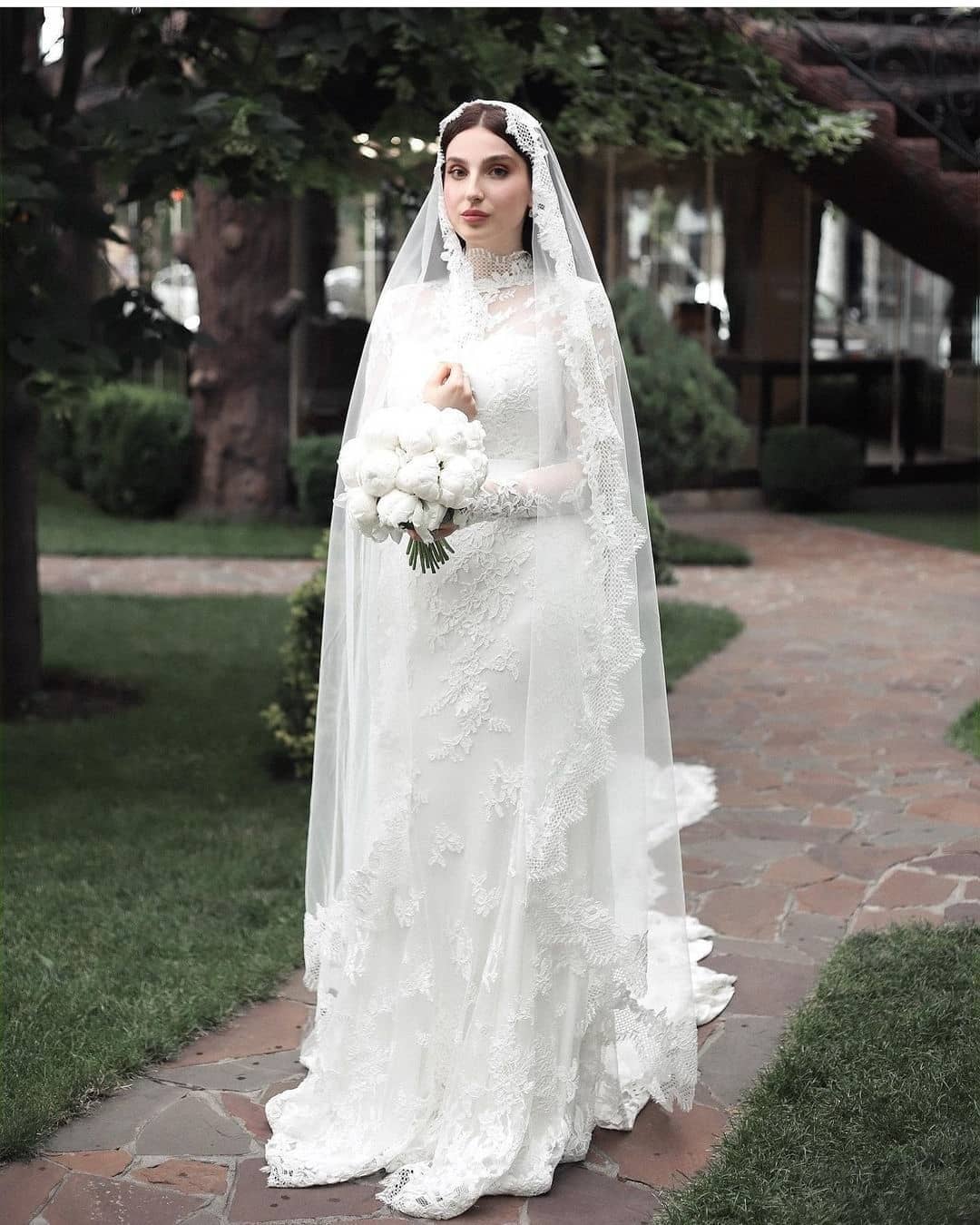 Vintage Wedding Dresses With High-neck Long-sleeves Appliqued Race Wedding Dress With Veil Custom Made Vestidos De Novia