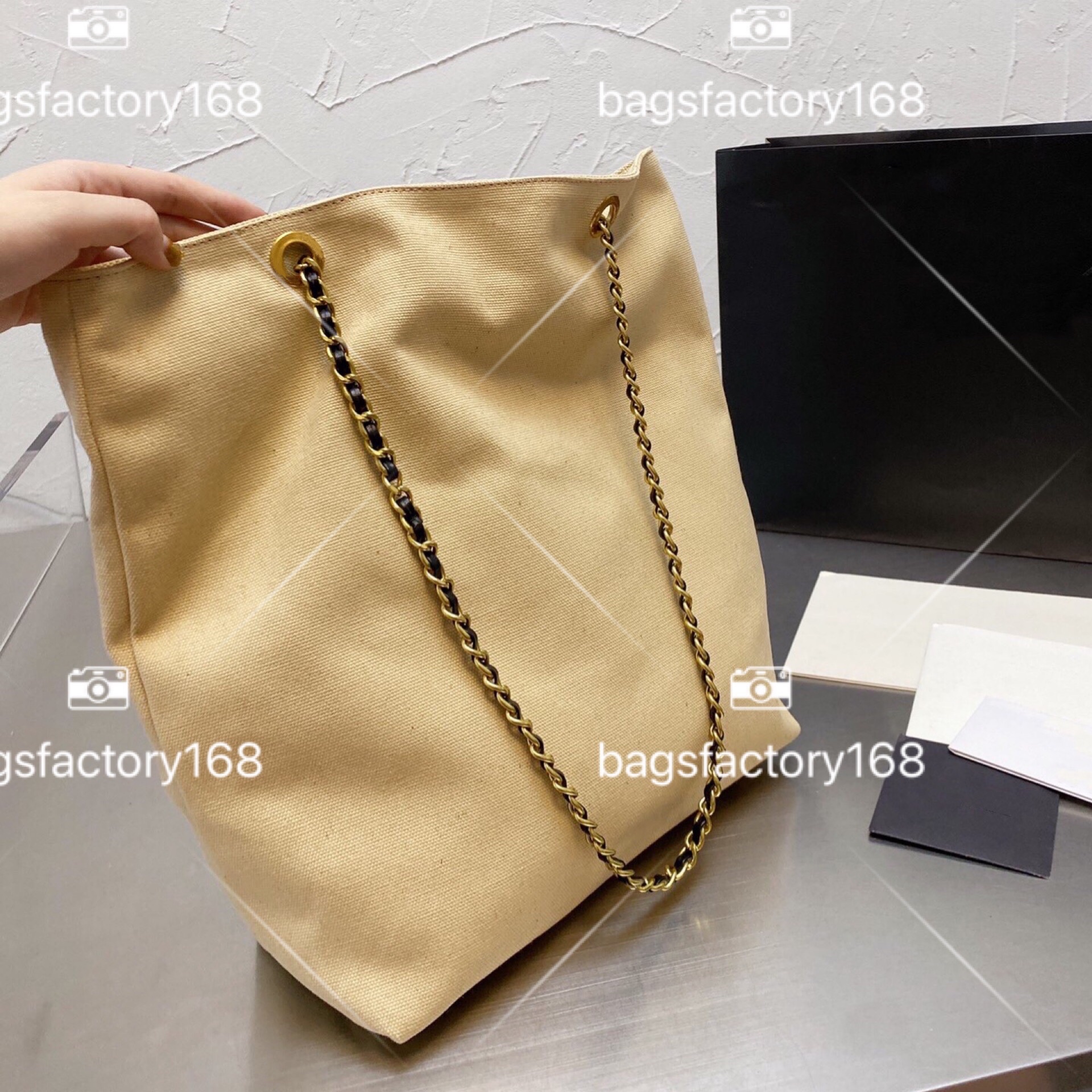 High-end Fashion Brand Canvas Shopping Bag High Quality Handbag Holiday Travel Shoulder Bags Mommy Package Large Capacity Chain Packages Utility Multi-functional, Customize
High-end Fashion Brand Canvas Shopping Bag High Quality Handbag Holiday Travel Shoulder Bags Mommy Package Large Capacity Chain Packages Utility Multi-functional, Customize